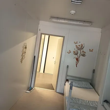 Capsule hotel Port48 *
